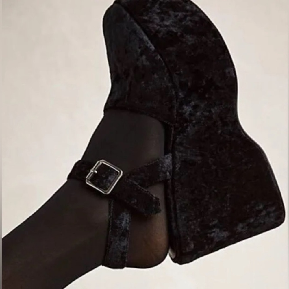 {Free People} Jeffrey Campbell | Emilia Velvet Platforms Ankle Strap Black 8-8.5